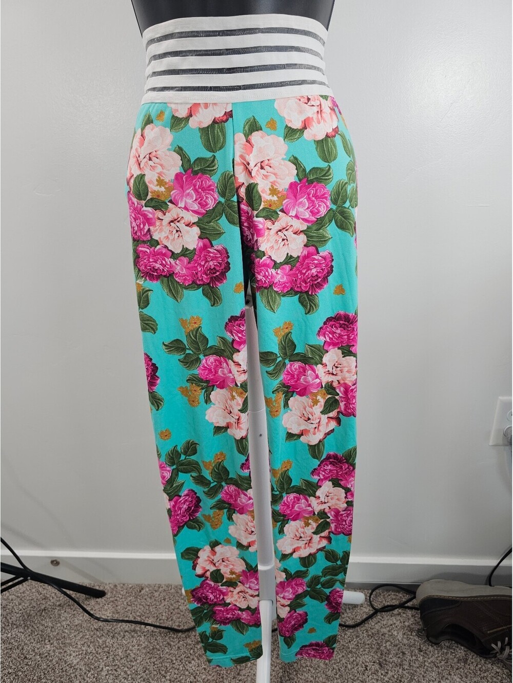 Cute Booty Floral Scrunch Leggings